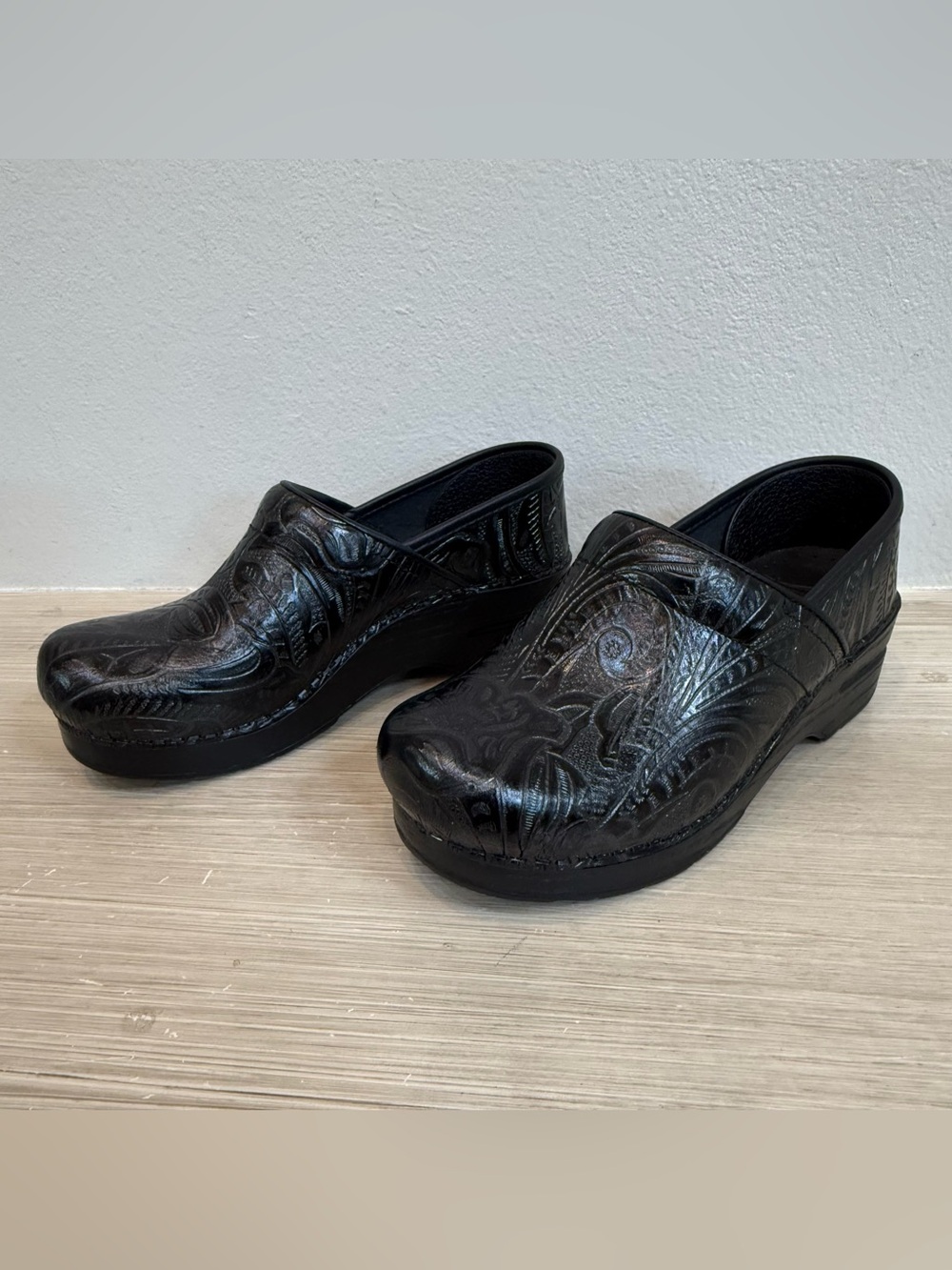 NEW Dansko Women’s Black Floral Embossed Leather Pro Clogs Sz 5.5-6 (36) NEW!